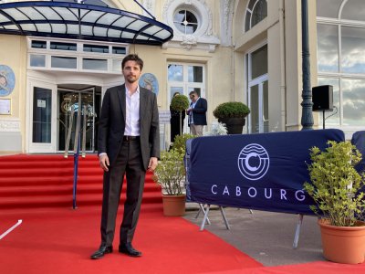 Raphaël Personnaz est un habitué du tapis rouge du Festival du film de Cabourg. - Marie Pinabel