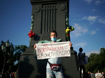 Manifestation pour dénoncer le référendum validant les pleins pouvoirs au président russe Vladimir Poutine, le 1er juillet à Moscou - Dimitar DILKOFF [AFP]