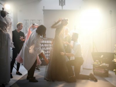 Le créateur de mode français Julien Fournié le 30 juin 2020, pendant le tournage d'un film qui remplacera son défilé - FRANCK FIFE [AFP]