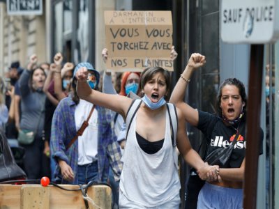 Des féministes manifestent le 7 juillet 2020 près du ministère de l'Intérieur à Paris contre la nomination de Gérald Darmanin - GEOFFROY VAN DER HASSELT [AFP]