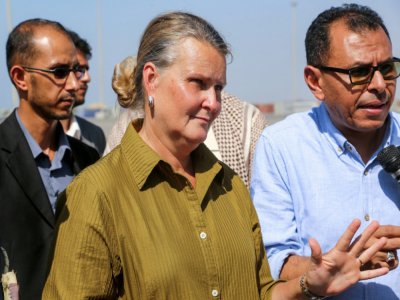 Photo d'archives montrant la coordinatrice humanitaire des Nations unies pour le Yémen, Lise Grande, lors d'une visite à la ville de Hodeida, dans l'ouest du pays en guerre, le 11 janvier 2019 - - [AFP/Archives]