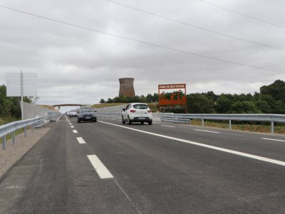 Cette nouvelle route de 870 m relie la RD 403 au niveau du giratoire Normandial de Colombelles et la RD 402 à Hérouville-Saint-Clair.