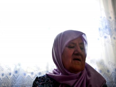 Fatima Mujic, survivante du génocide de Srebrenica se souvient le 3 juillet 2020  de ses proches morts il y a 25 ans - ELVIS BARUKCIC [AFP]