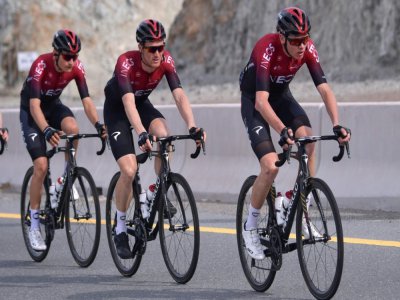 Le Britannique Chris Froome avec ses coéquipiers d'Ineos pendnt le Tour des Emirats le 24 février 2020 - GIUSEPPE CACACE [AFP/Archives]