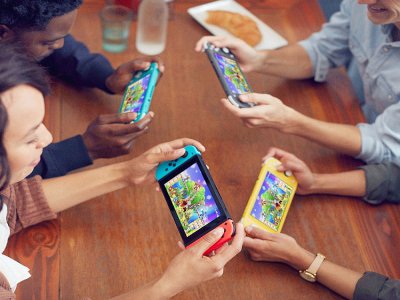 Avec la Nintendo Switch Lite, vous pourrez jouer seul ou bien avec vos amis !