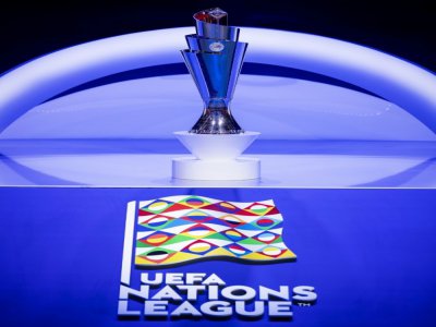 Le trophée de la Ligue des nations lors du tirage au sort de la 2e édition de cette compétition le 3 mars 2020 à Amsterdam - Robin VAN LONKHUIJSEN [ANP/AFP/Archives]