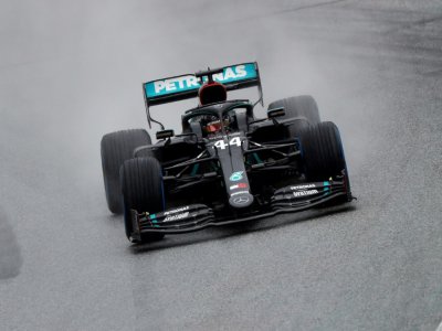 Le pilote Mercedes Lewis Hamilton vainqueur des essais qualificatifs du GP de Styrie sous la pluie, le 11 juillet 2020 à Spielberg - LEONHARD FOEGER [POOL/AFP]
