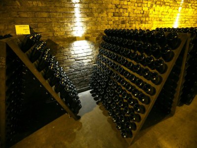Les bouteilles de Krug dans la cave de la maison de Champagne Krug, à Reims, le 20 avril 2016 - FRANCOIS NASCIMBENI [AFP/Archives]