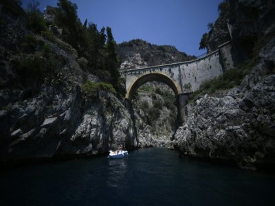 Le long de la côte amalfitaine, près de Positano, le 1er juillet 2020 - Filippo MONTEFORTE [AFP]