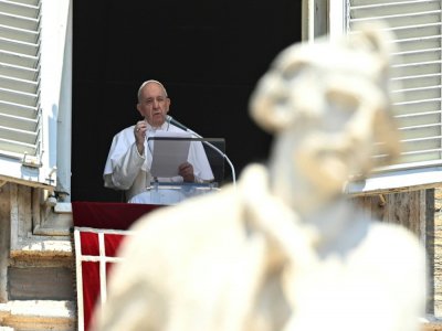 Le pape François durant la prière de l'Angelus, au Vatican le 12 juillet 2020 - Vincenzo PINTO [AFP]