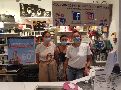 Violette, Mégane et Jessie de la boutique A l'ombre des marques au Havre sont prêtes à accueillir les clients dans le respect des gestes barrières.