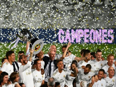 Les joueurs du Real Madrid fêtent leur titre de champions d'Espagne conquis le 16 juillet 2020 au stade Alfredo di Stéfano - GABRIEL BOUYS [AFP]