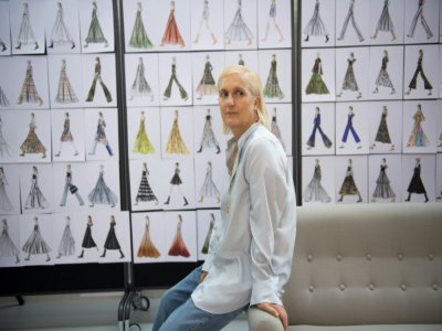 La créatrice de Dior Maria Grazia Chiuri lors de fittings pour la collection croisière à Paris, le 16 juillet 2020 - Martin BUREAU [AFP]