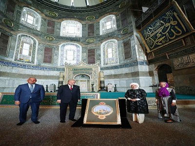 Le président turc Recep Tayyip Erdogan dans l'ex-basilique Sainte-Sophie, convrtie en mosquée, le 23 juillet 2020 à Istanbul - Murat CETINMUHURDAR [TURKISH PRESIDENTIAL PRESS SERVICE/AFP]