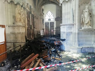 Les débris de l'orgue de la cathédrale  Saint-Pierre-et-Saint-Paul à Nantes après un incendie le 18 juillet 2020 - Fanny ANDRE [AFP/Archives]