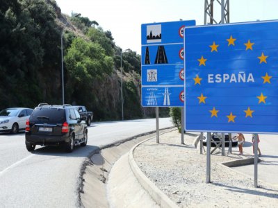 Des véhicules à la frontière franco-espagnole au Perthus (Pyrénées-Orientales), le 24 juillet 2020 - RAYMOND ROIG [AFP]