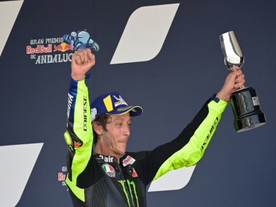Le vétéran champion italien  Valentino Rossi fête sa troisième place au GP moto d'Andalousie à Jerez de la Frontera, le 26 juillet 2020 - JAVIER SORIANO [AFP]