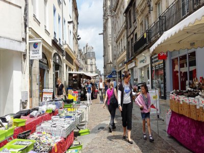 Le port de masques "Covid" est désormais recommandé dans les rues d'Alençon. - Eric Mas