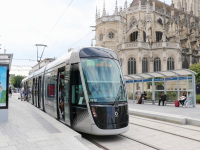Il y a un an que le tram de Caen est mis en service. Des travaux de rénovation vont avoir lieu pendant deux semaines du 4 au 18 août. - Léona Bisegna