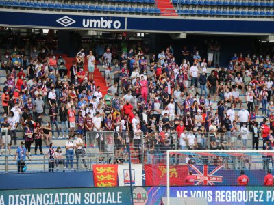 Le public a fait son retour dans les tribunes du stade Michel-d'Ornano ce samedi 1er août, 155 jours après le dernier match joué dans l'enceinte normande. - Sylvain Letouzé