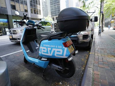 Un scooter électrique en partage du réseau Revel, à New York, le 30 juillet 2020 - TIMOTHY A. CLARY [AFP]