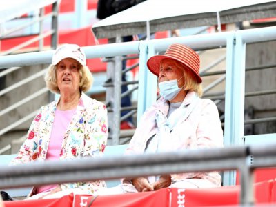 Deux spectatrices lors du tournoi d'exhibition "Bett1Aces" à Berlin le 13 juillet 2020 - MICHAEL HUNDT [AFP]