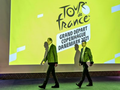 Le directeur du Tour de France, Christian Prudhomme (g), et le maire de Copenhague, Frank Jensen, lors de la présention de l'édition 2021, à Vejle (Danemark), le 4 février 2020 - Henning Bagger [Ritzau Scanpix/AFP/Archives]