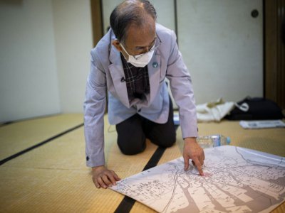 Jiro Hamasumi, qui était encore dans le ventre de sa mère lors de la bombe d'Hiroshima, chez lui le 25 juillet 2020 - Behrouz MEHRI [AFP]