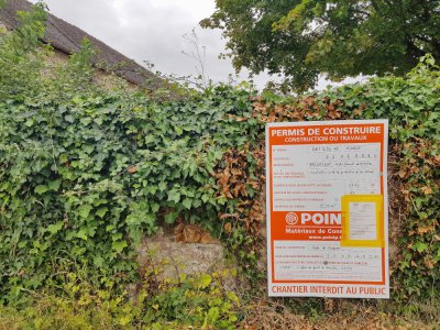 La projet imminent de construction d'un méthaniseur mobilise la population de la commune résidentielle de Lonrai, près d'Alençon.