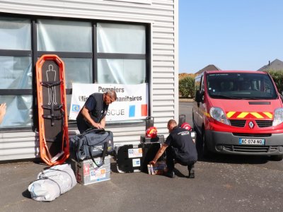 Après les explosions meurtrières, Joël Lecarpentier et Jérôme Ripeaux, membres de l'association Pompier Missions Humanitaires, s'envolent au Liban pour aider les secours. - Léona Bisegna
