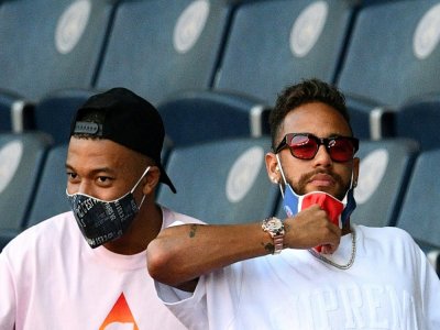 Les attaquants du PSG Kylian Mbappé et Neymar, lors d'un match amical contre Sochaux, le 5 août 2020 au Parc des Princes - FRANCK FIFE [AFP]