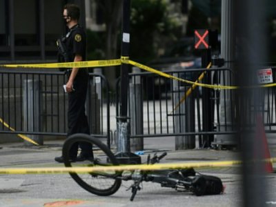 Le vélo d'un agent du Secret Service américain entouré d'un cordon policier, à Washington, le 10 août 2020 - Eric BARADAT [AFP]