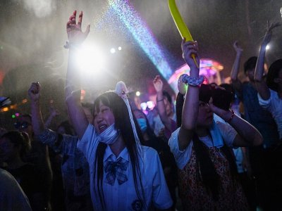Des gens participent à un festival de musique à Wuhan (Chine) le 4 août 2020 - Hector RETAMAL [AFP]