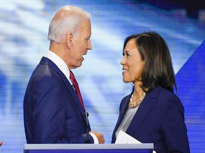 Joe Biden et Kamala Harris sur le plateau d'un débat de la primaire démocrate, le 12 septembre 2019 à Houston, au Texas - Robyn Beck [AFP]