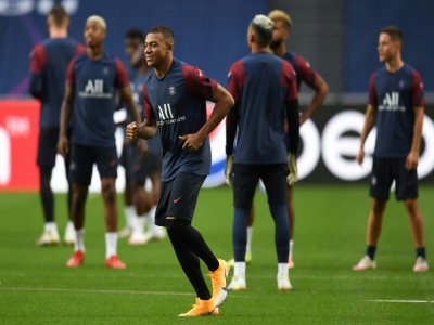 L'attaquant français du Paris-SG, Kylian Mbappé, à l'entraînement avec ses coéquipiers, à Lisbonne, le 11 août 2020 - David Ramos [POOL/AFP]
