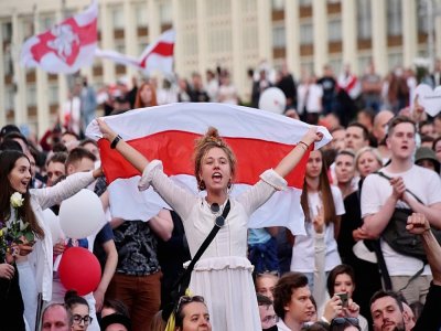 Manifestation devant le siège du gouvernement, le 14 août 2020 à Minsk, au Bélarus - Sergei GAPON [AFP]