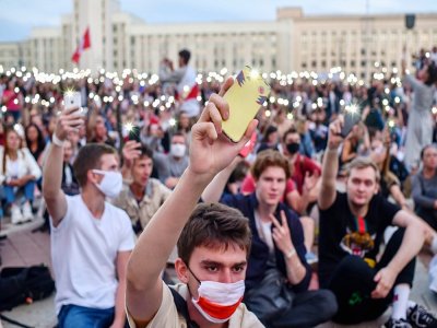 Manifestation devant le siège du gouvernement contre la répression brutale des mouvements d'opposition à la réélection du président Loukachenko, le 14 août 2020 à Minsk, au Belarus - Sergei GAPON [AFP]