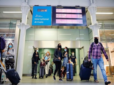 Des passagers à la gare St Pancras de Londres, le 14 août 2020 à l'arrivée d'un train Eurostar en provenance de Paris - Tolga Akmen [AFP]