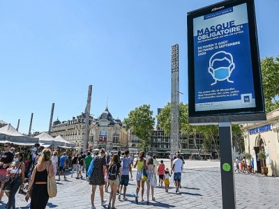 Un panneau d'information sur le port du masque obligatoire dans une rue de Montpellier, le 14 août 2020 - Pascal GUYOT [AFP]