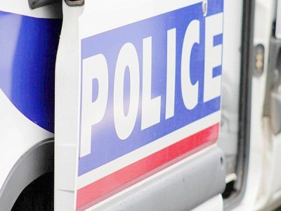 Dans la soirée du dimanche 16 août, à Port-Jérôme-sur-Seine (Seine-Maritime), route de Grandcamp, un homme a séquestré son épouse pendant plusieurs heures. La police et les pompiers sont intervenus.