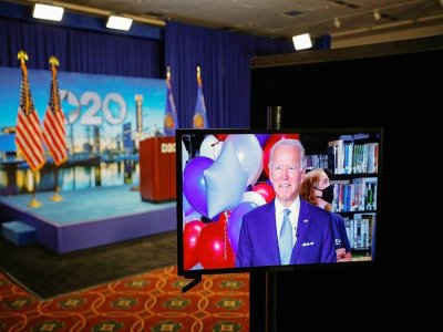 Joe Biden apparaît à l'écran de la Convention après avoir été officiellement investi candidat à la présidence par son parti, le 18 août 2020 - BRIAN SNYDER [POOL/AFP]