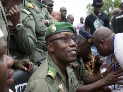 Le colonel Malick Diaw (c), vice-président de la junte qui a pris le pouvoir au Mali, le 21 août 2020 à Bamako - ANNIE RISEMBERG [AFP/Archives]