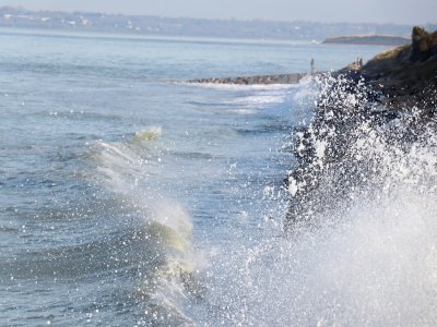 Vents et mer agitée sont attendus mardi 25 août sur le littoral de la Manche. La prudence est de mise.