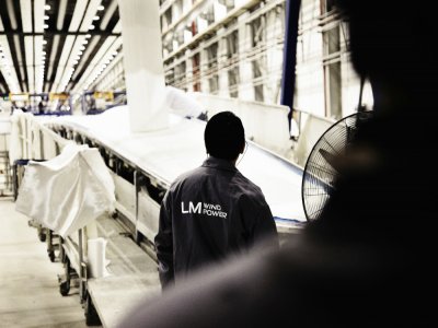 L'usine LM Wind Powe organise un job dating du mardi 25 au jeudi 27 août place Centrale à Cherbourg-en-Cotenetin. A terme, 250 personnes seront recrutées. - LMW