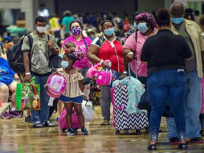 Des habitants se préparent à être évacués avant l'arrivée de l'ouragan Laura, le 25 août 2020 à Lake Charles, en Louisiane - Andrew CABALLERO-REYNOLDS [AFP]