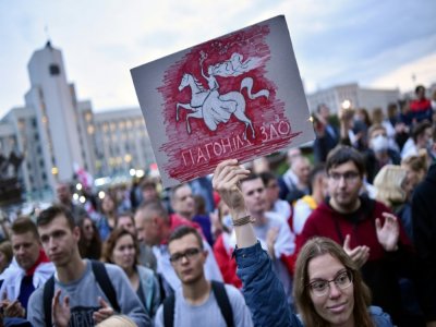 Manifestation contre la réélection du président Alexandre Loukachenko, le 25 aout 2020 à Minsk, au Bélarus - Sergei GAPON [AFP]
