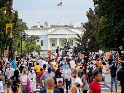 Des manifestants devant la Maison Blanche à Washington, le 27 août 2020 - Olivier DOULIERY [AFP]