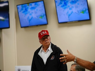 Le président Donald Trump le 29 août 2020 au cours d'une visite à Orange (Texas) après le passage de l'ouragan Laura qui a frappé la Louisiane et le Texas - ROBERTO SCHMIDT [AFP]