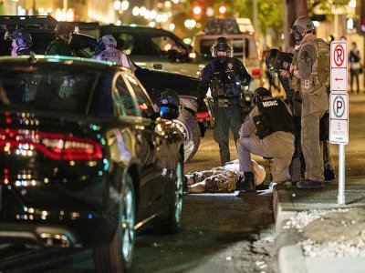 La police arrive sur les lieux où un homme est mort par balle près d'un rally pro-Trump, à Portland, dans l'Oregon, le 29 août 2020 - Nathan Howard [GETTY IMAGES NORTH AMERICA/AFP]