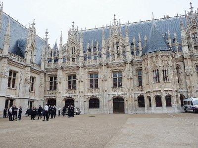 Face à la gravité des menaces, le tribunal de Rouen a condamné le prévenu à une peine de prison ferme.
